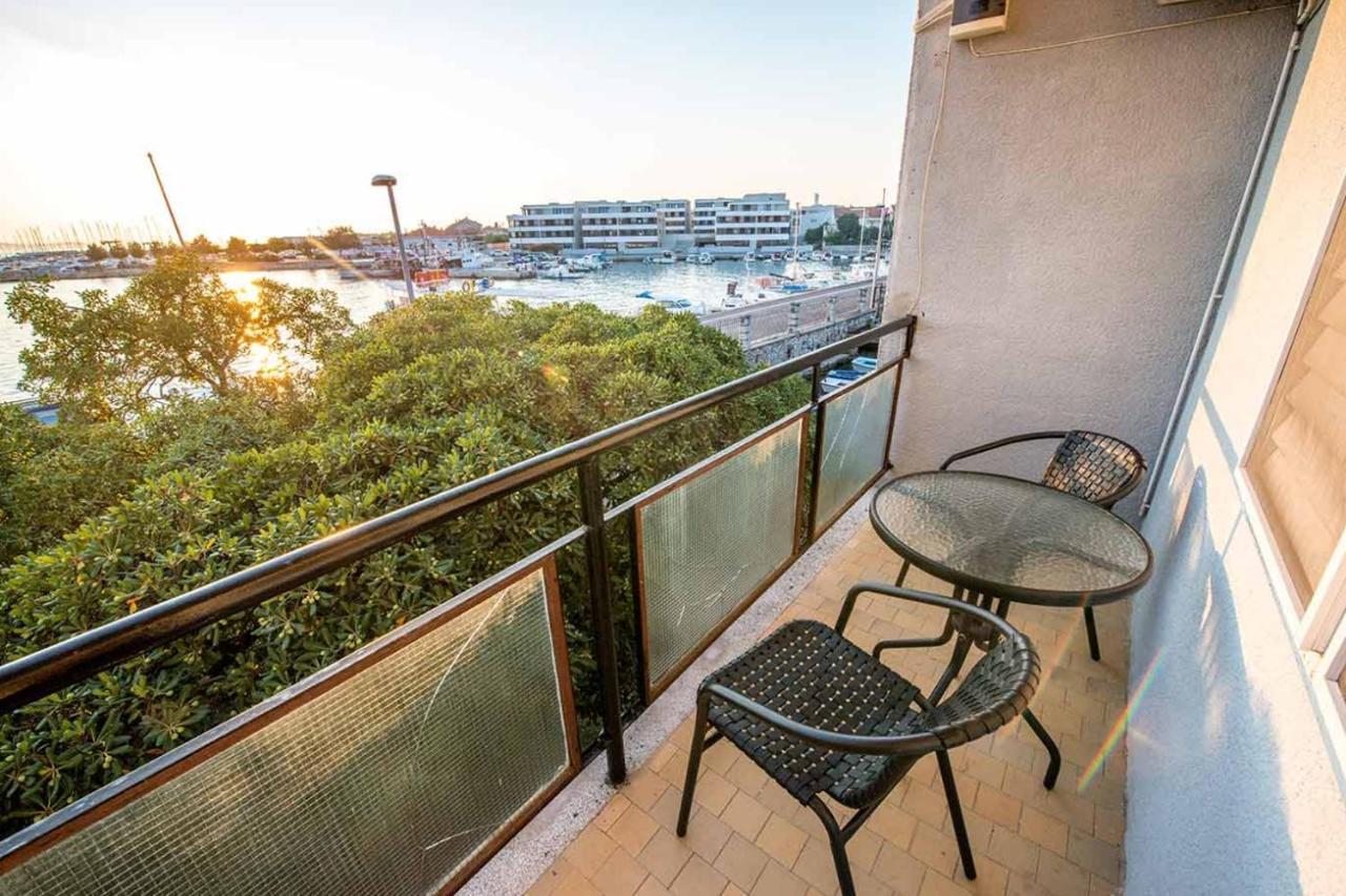 Amazing Seaview Apartment With A Balcony Near The Beach - Kneza Trpimira I Zadar Bagian luar foto
