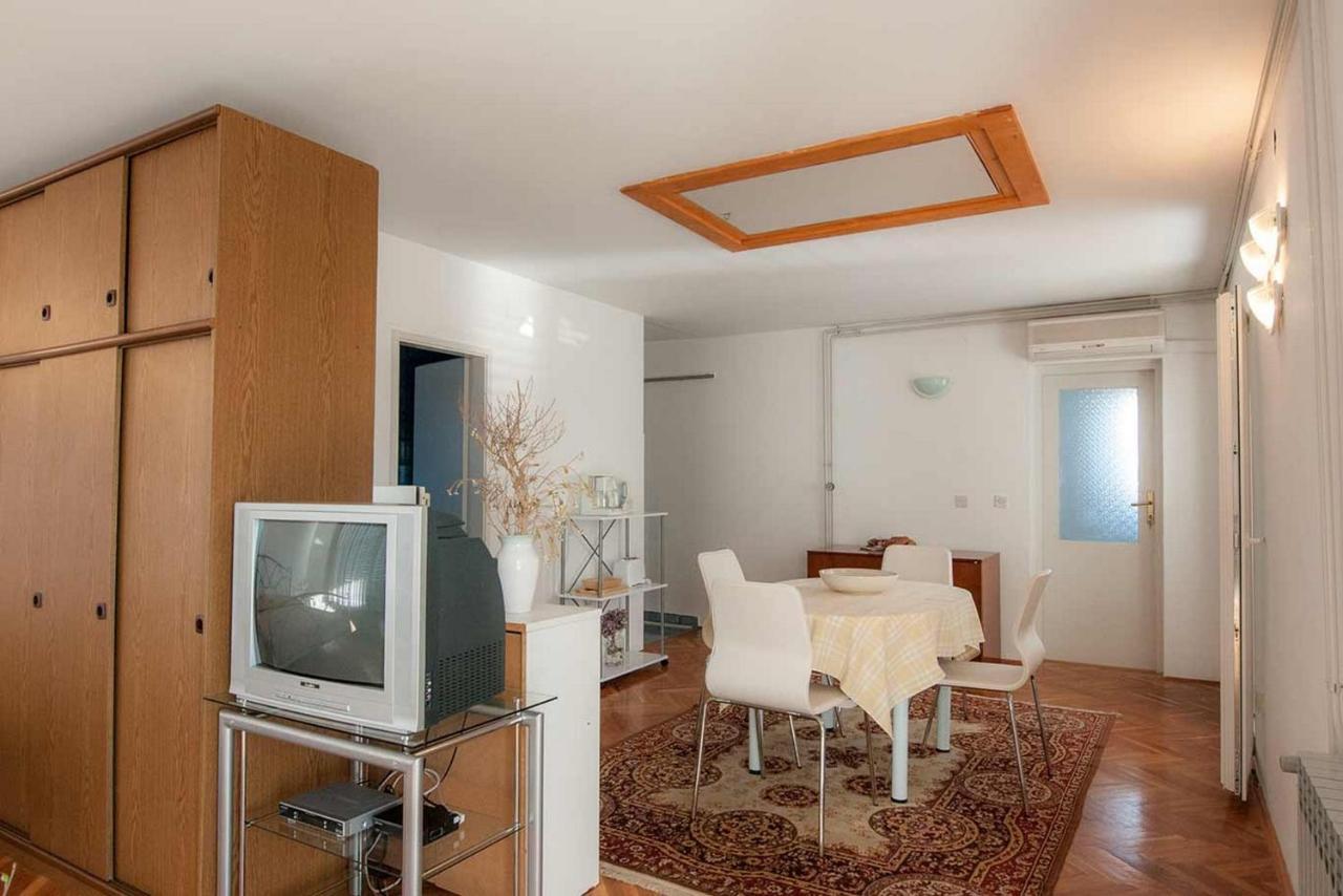 Amazing Seaview Apartment With A Balcony Near The Beach - Kneza Trpimira I Zadar Bagian luar foto