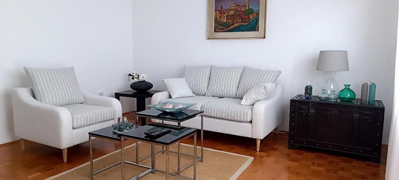 Amazing Seaview Apartment With A Balcony Near The Beach - Kneza Trpimira I Zadar Bagian luar foto