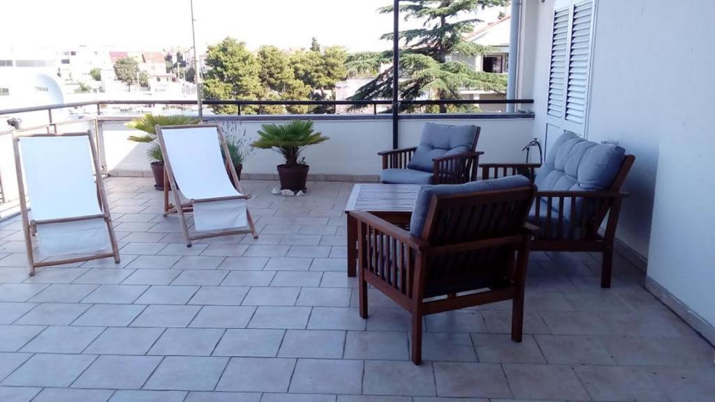 Amazing Seaview Apartment With A Balcony Near The Beach - Kneza Trpimira I Zadar Bagian luar foto
