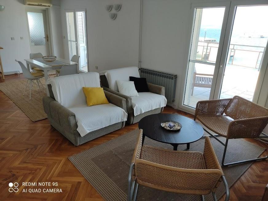 Amazing Seaview Apartment With A Balcony Near The Beach - Kneza Trpimira I Zadar Bagian luar foto