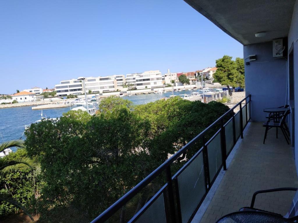 Amazing Seaview Apartment With A Balcony Near The Beach - Kneza Trpimira I Zadar Bagian luar foto