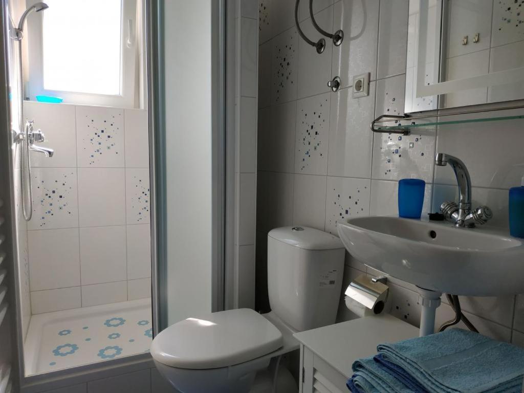 Amazing Seaview Apartment With A Balcony Near The Beach - Kneza Trpimira I Zadar Bagian luar foto